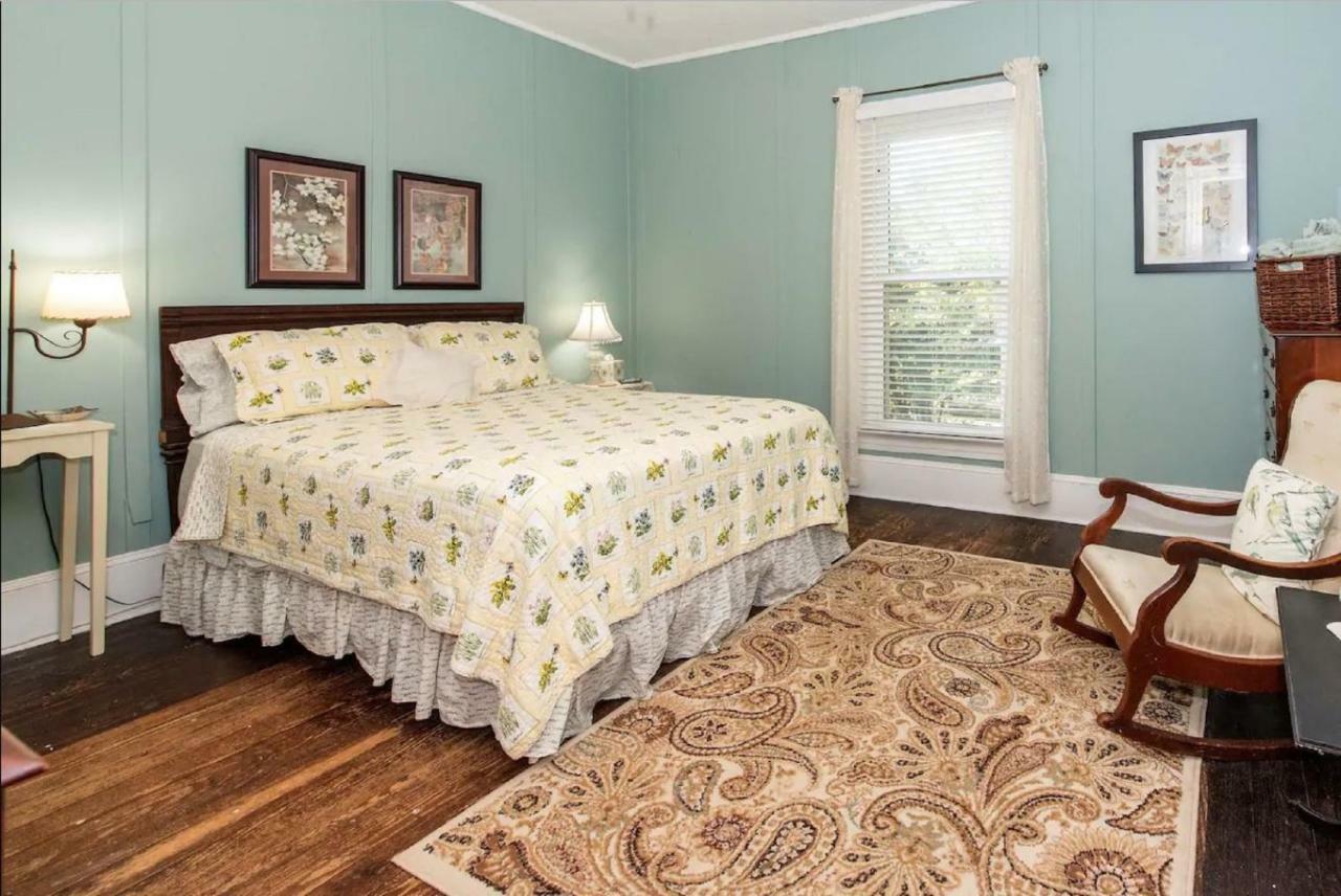 Queen Room with Shared Bathroom