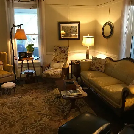 Magnolia House & Gardens B&B-3